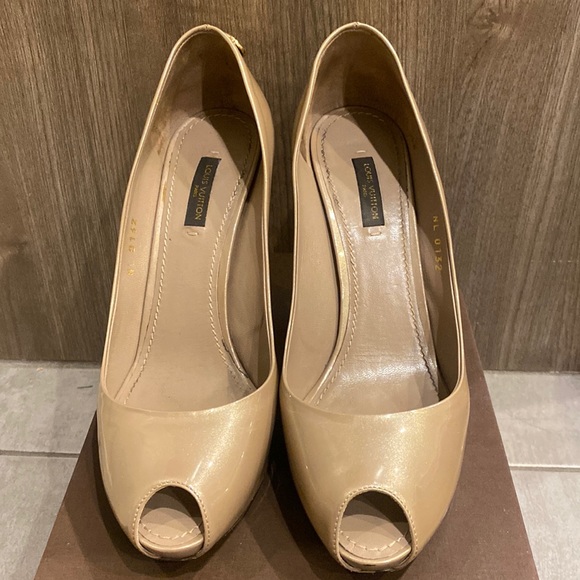 Gorgeous Louis Vuitton Heels - Picture 2 of 7